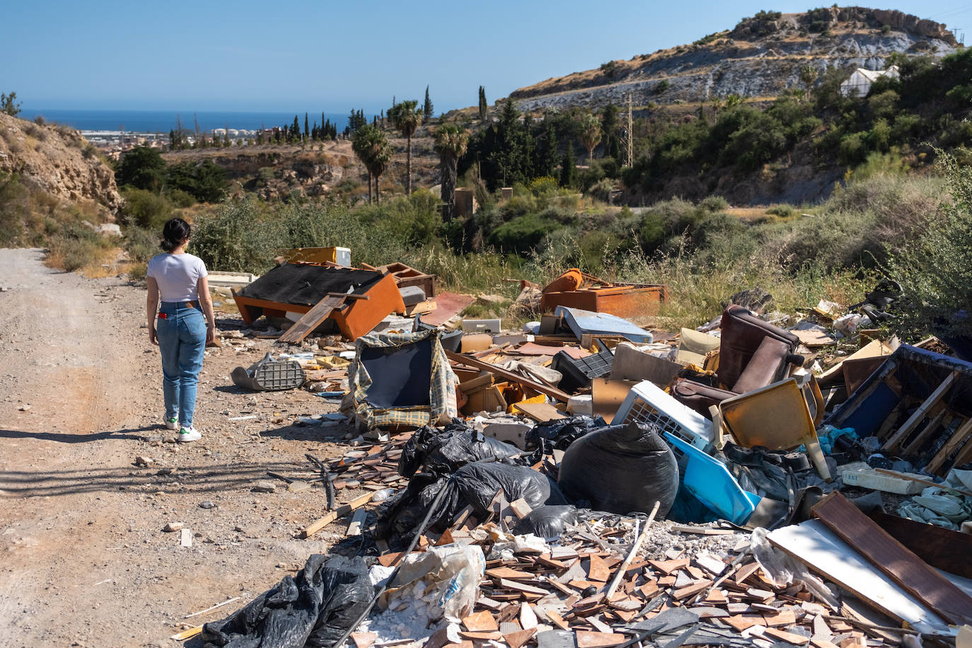 Escombrera en la ciudad motrileña.