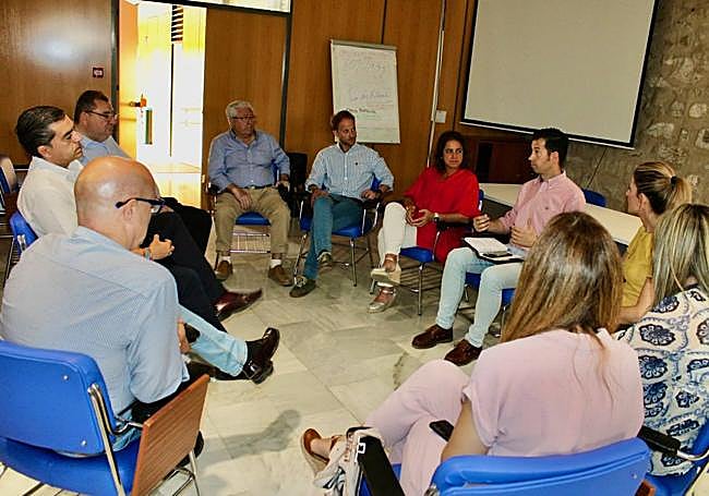 Reunión en Baeza de dirigentes del PP jienense con la Federación Andaluza de Caza,