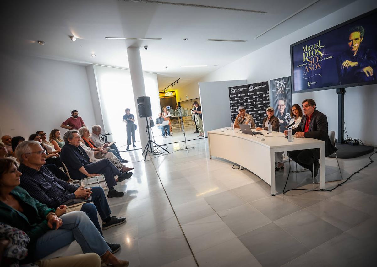 Imagen secundaria 1 - Ambiente durante la charla. 