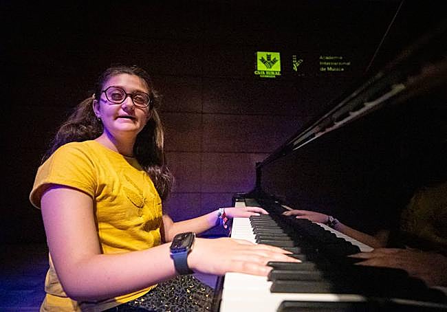 En las teclas del piano imperial.