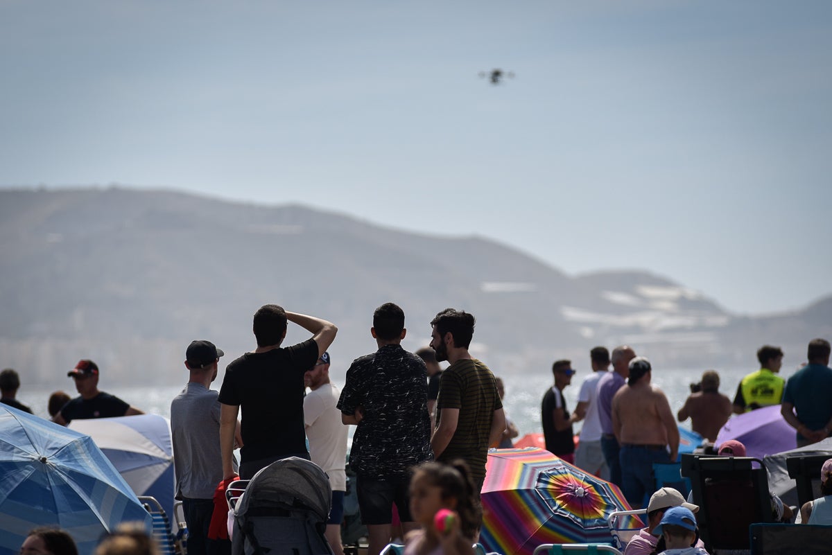 Las imágenes del Festival Aéreo de Motril y el ambiente en la playa