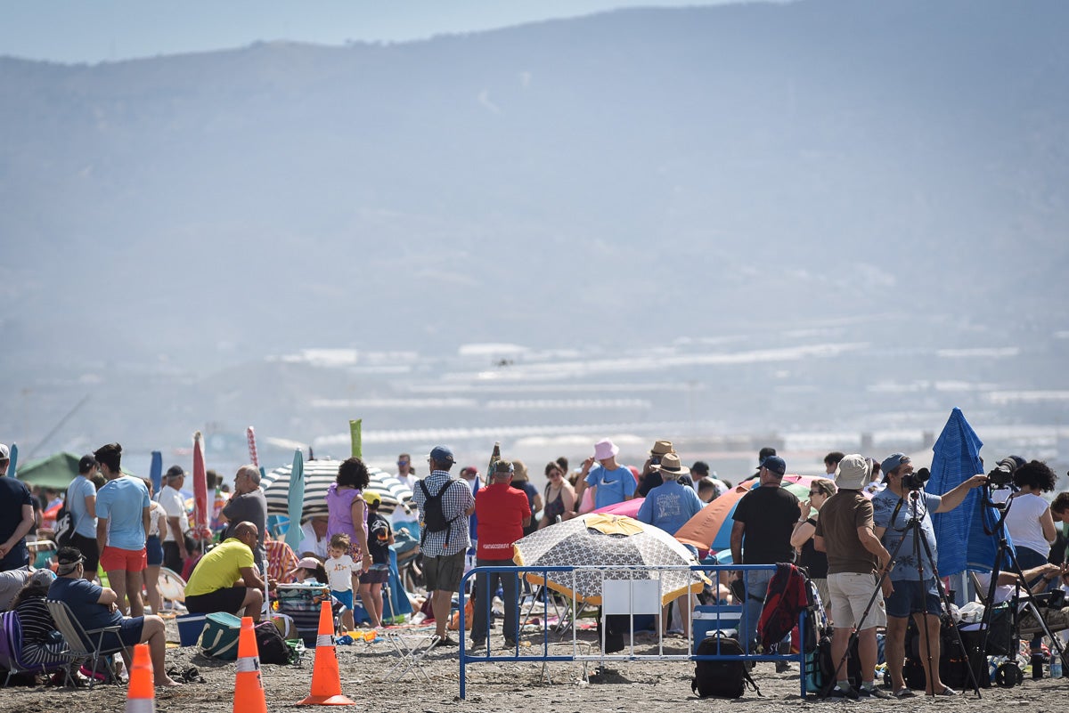 Las imágenes del Festival Aéreo de Motril y el ambiente en la playa