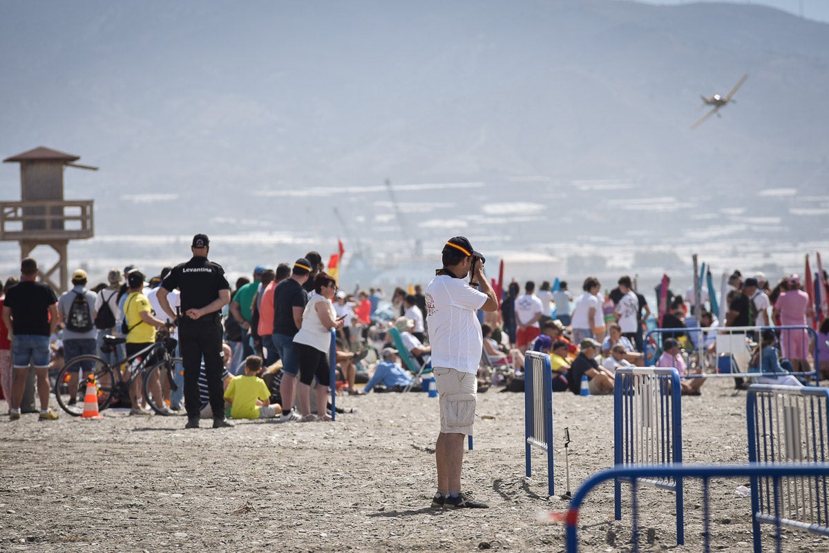 Las imágenes del Festival Aéreo de Motril y el ambiente en la playa