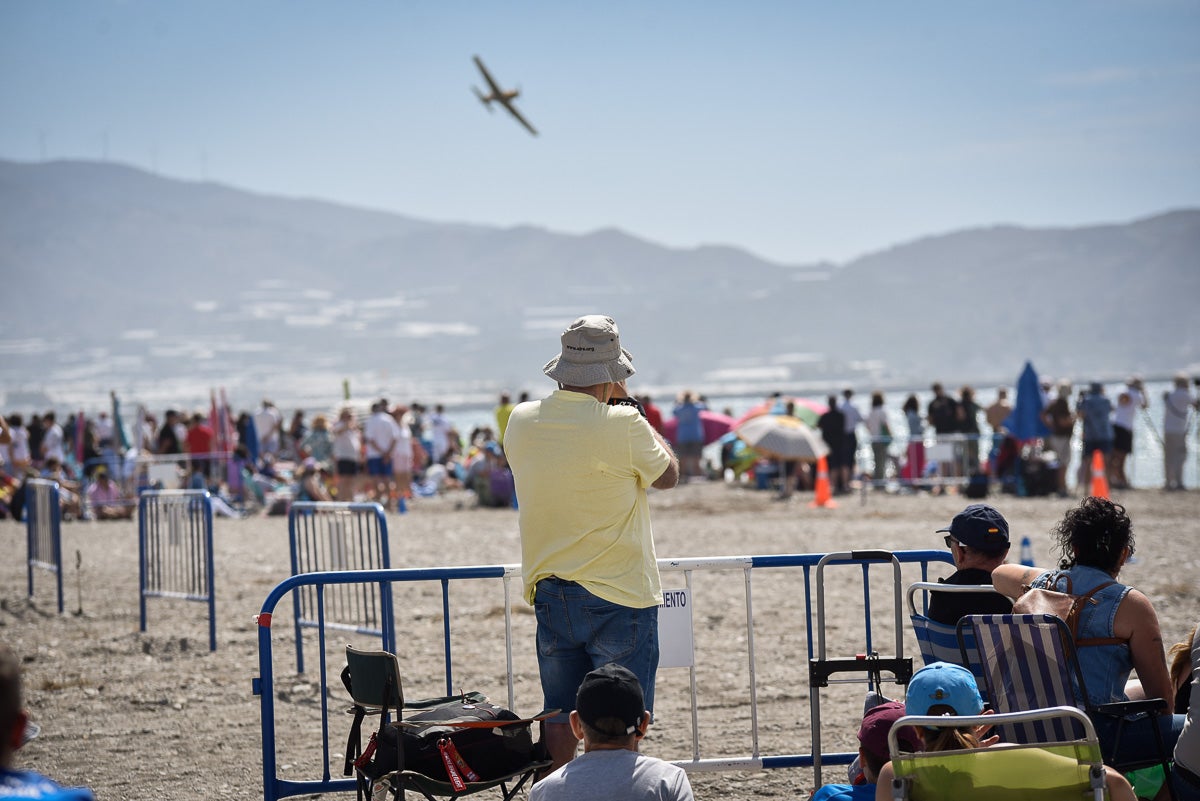 Las imágenes del Festival Aéreo de Motril y el ambiente en la playa