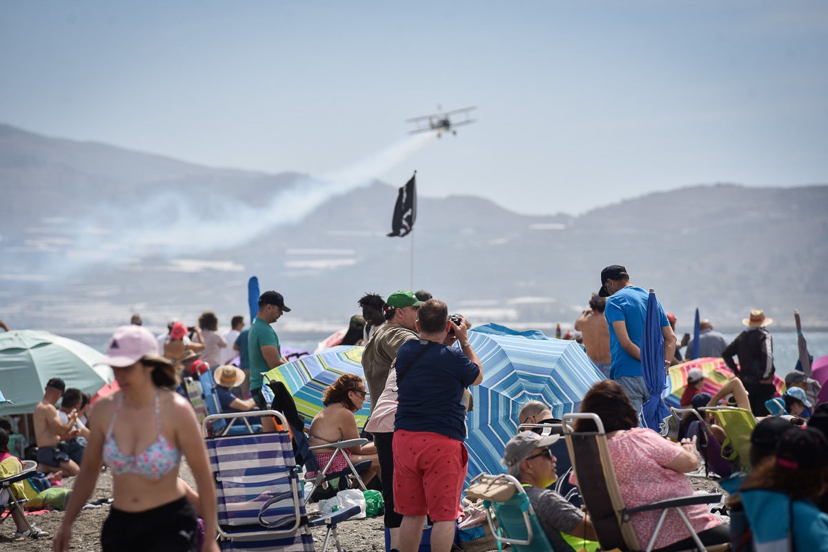 Las imágenes del Festival Aéreo de Motril y el ambiente en la playa