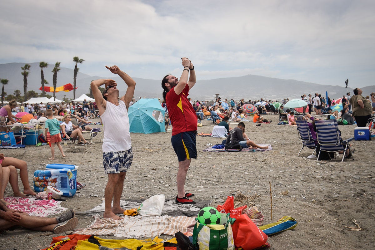 Las imágenes del Festival Aéreo de Motril y el ambiente en la playa