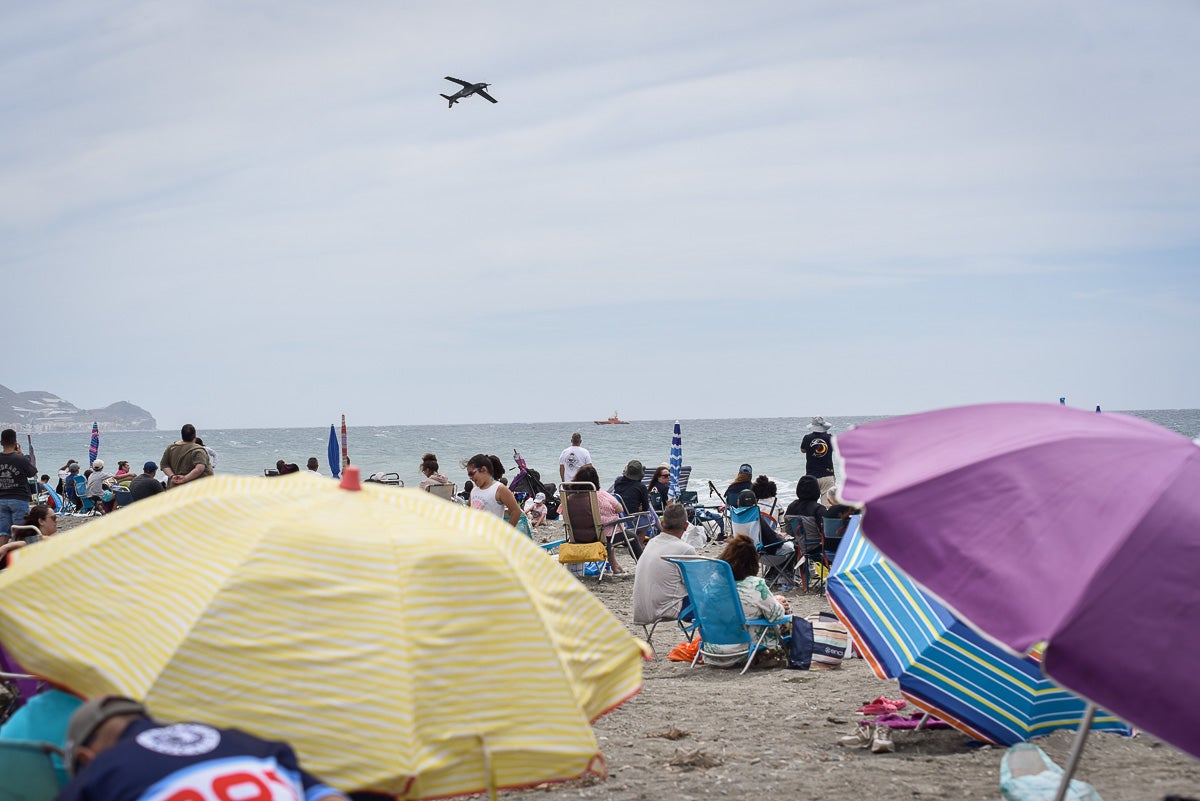 Las imágenes del Festival Aéreo de Motril y el ambiente en la playa