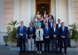 Representantes de las adminsitraciones, organizaciones y agentes sociales reunidos en el primer foro local Ifmif-Dones.