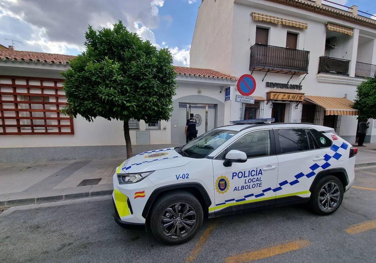 La Policía Local de Albolote detuvo al hombre armado.