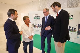 Antonio González conversa con Quico Chirino, Antonio Martínez y Alfonso Alonso.