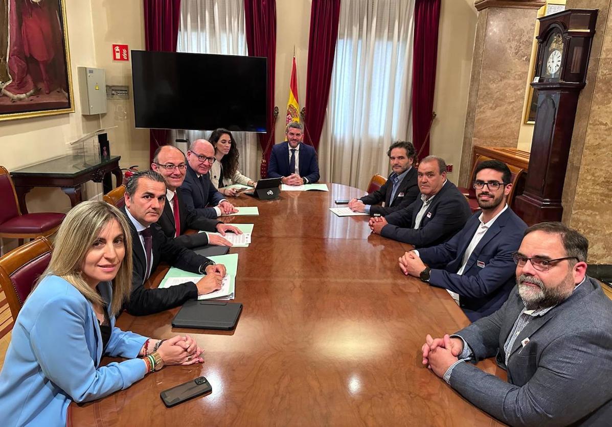 Representantes de la plataforma se han reunido este miércoles con la comisión de Agricultura, Medio Ambiente y Transición Ecológica en el Senado.