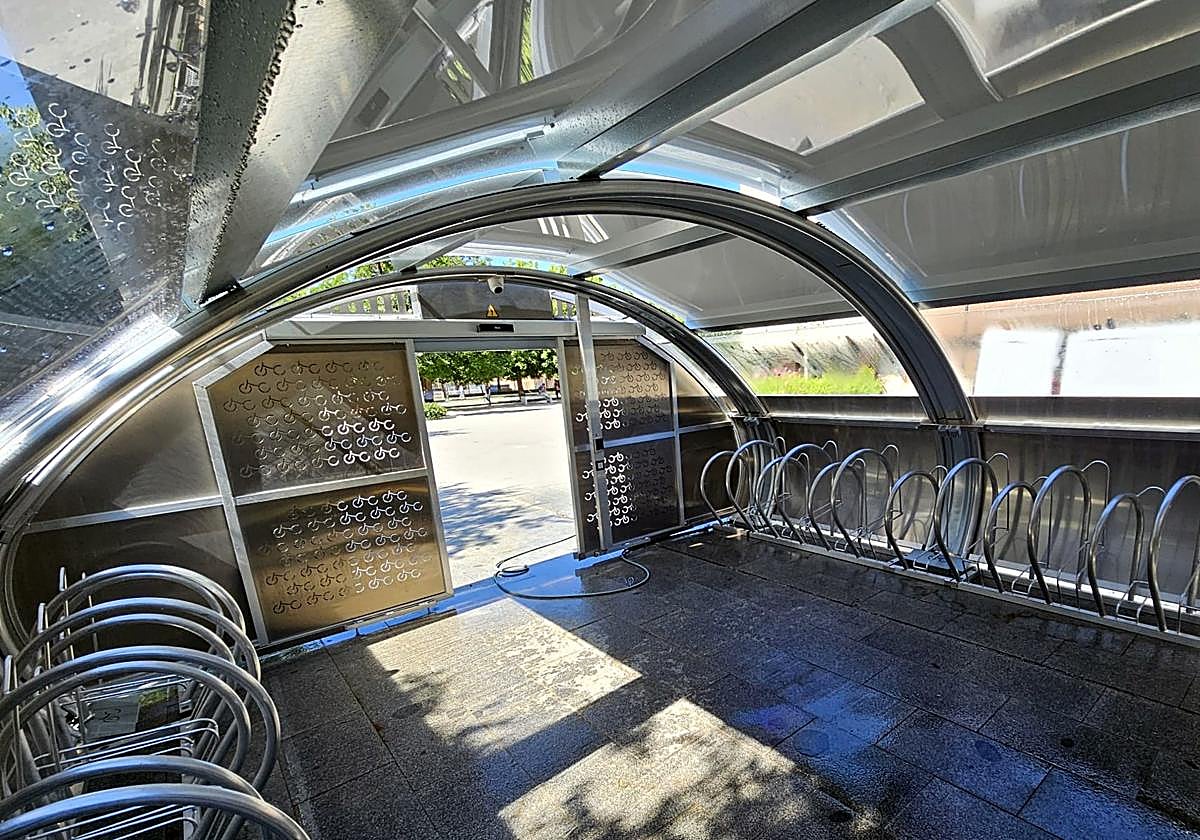 Aparcamientos para bicicletas en las paradas de Albolote, Armilla y Universidad