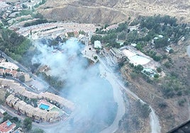 Incendio declarado en Cenes de la Vega.