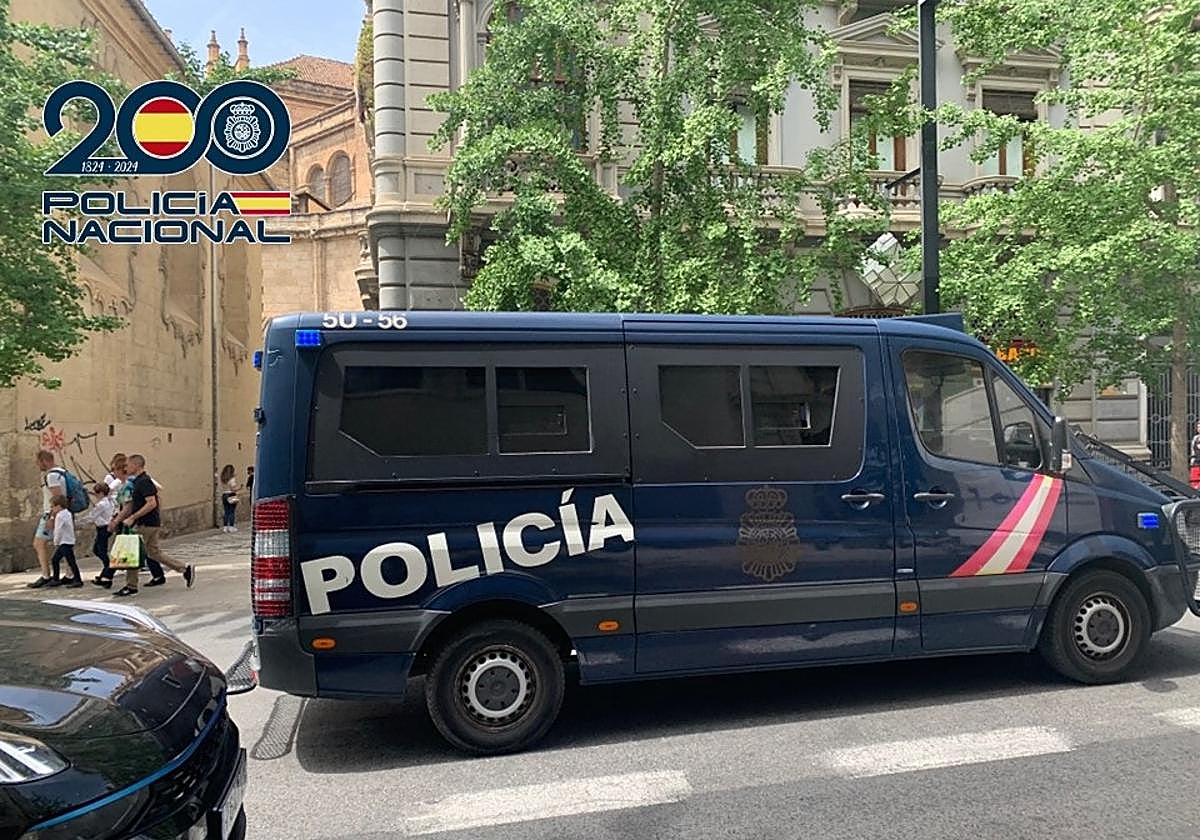 Detienen a un hombre y a su hijastro por robar conducciones de gas.