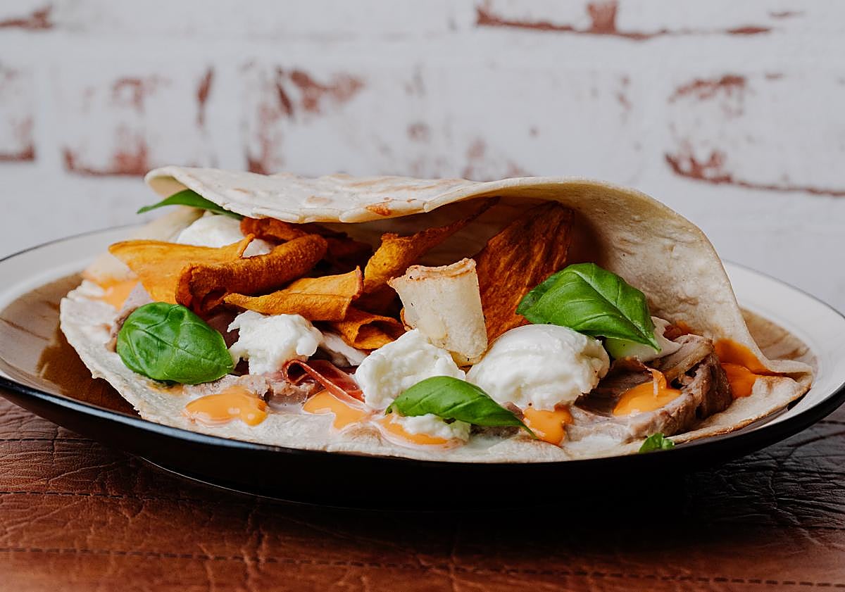 Imagen principal - El plato italiano que triunfa en Granada: «Es algo diferente y sorprendente»