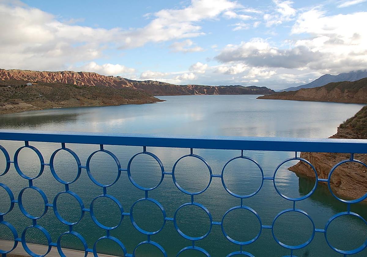 Embalse del Negratín en la zona del Atiplano.