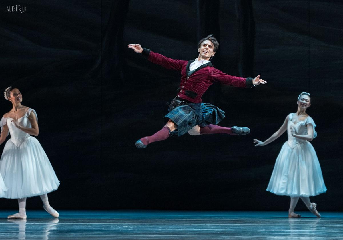 Joaquín de Luz, director de la Compañía Nacional de Danza, como el James de 'La Sylphide'