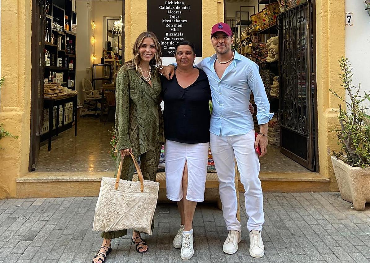 Imagen secundaria 1 - Isabel Díaz Ayuso, Rosanna Zanetti y David Bisbal, entre sus clientes.