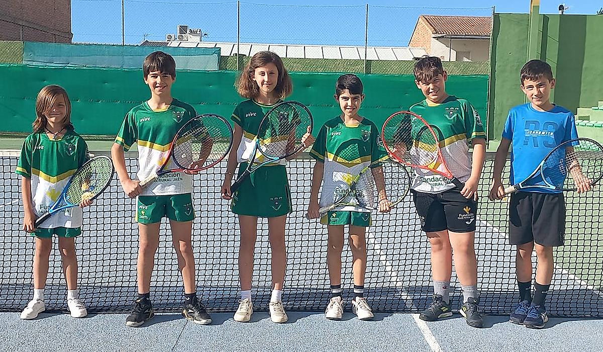 Imagen secundaria 1 - La promoción del tenis en Villargordo sigue creciendo