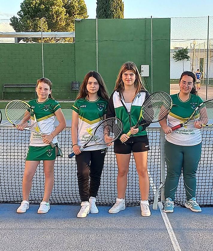 Imagen secundaria 2 - La promoción del tenis en Villargordo sigue creciendo