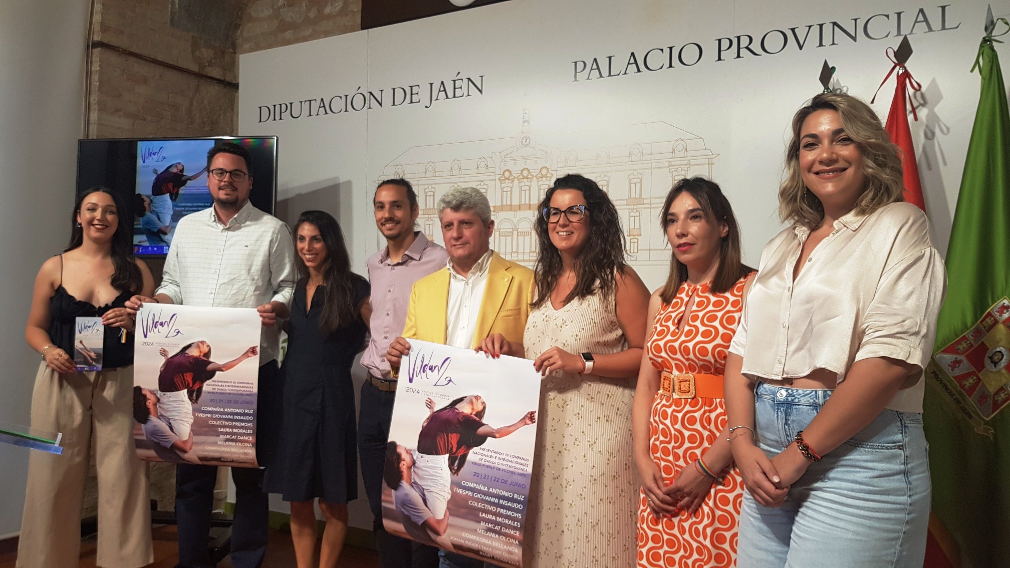 Presentación del Festival Vildanza con asistencia de organizadores y patrocinadores.