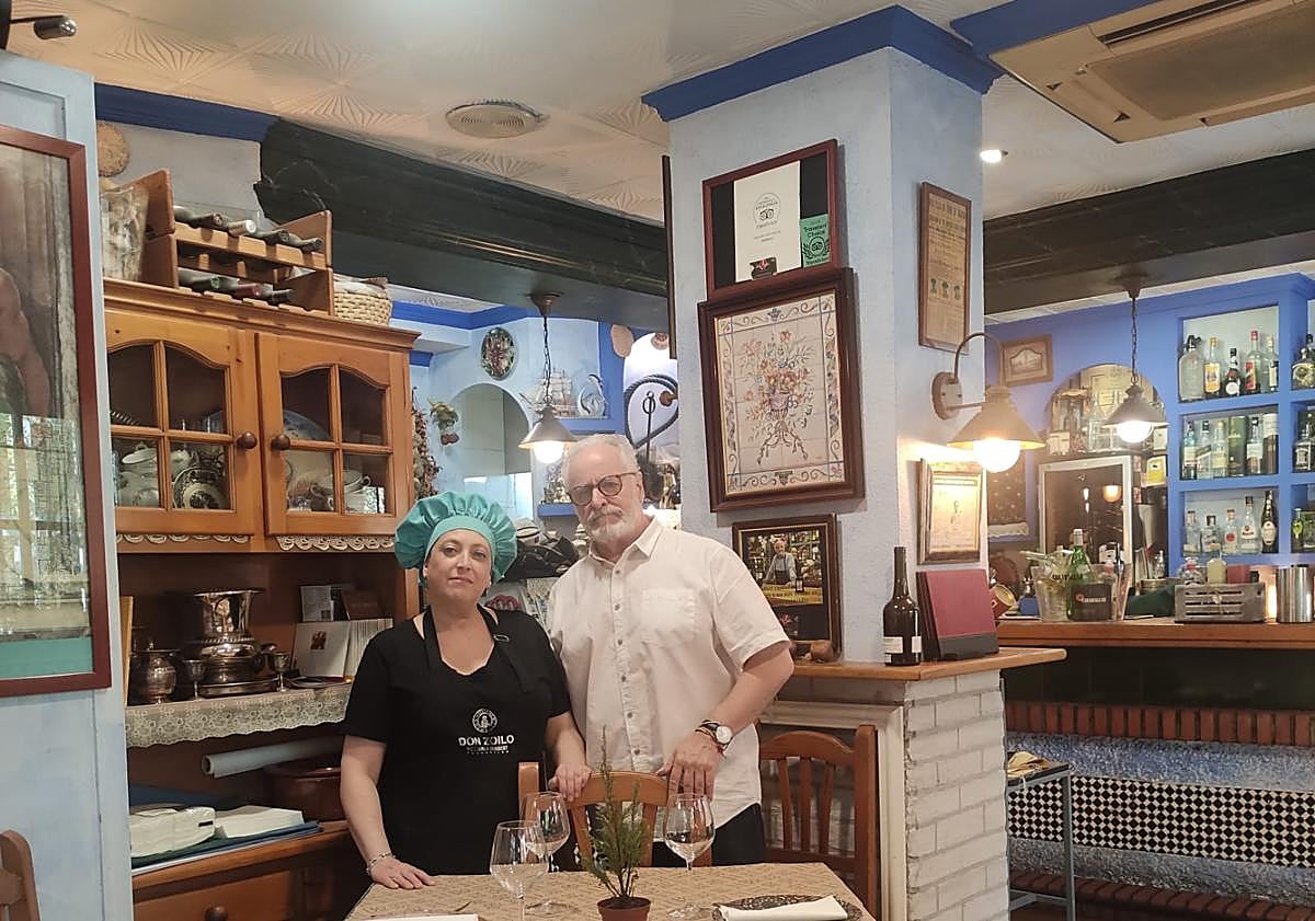 Imagen principal - El histórico mesón de Granada con solo cinco mesas que atrae a famosos