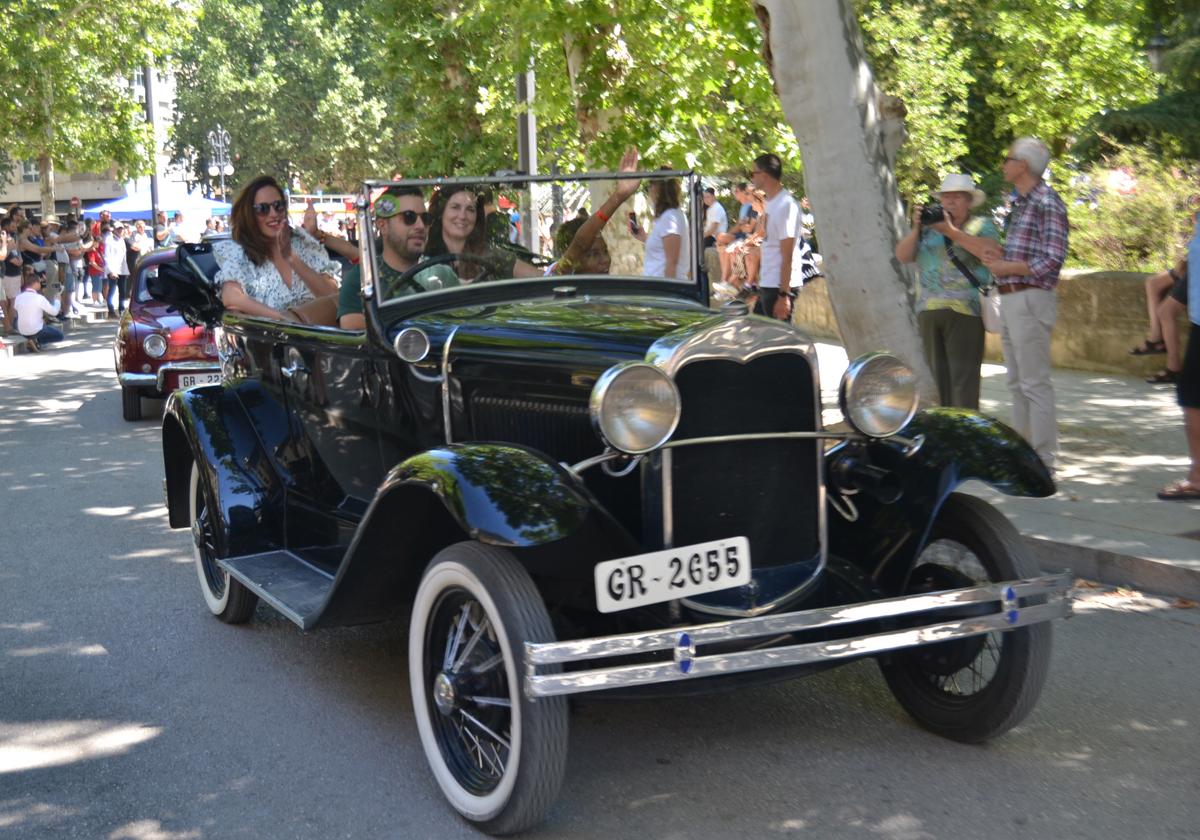 La concentración de vehículos clásicos de Granada, en imágenes