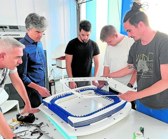 José María Terrés-Nícoli, CEO de Oritia & Boreas, segundo por la izquierda, con parte del equipo. i