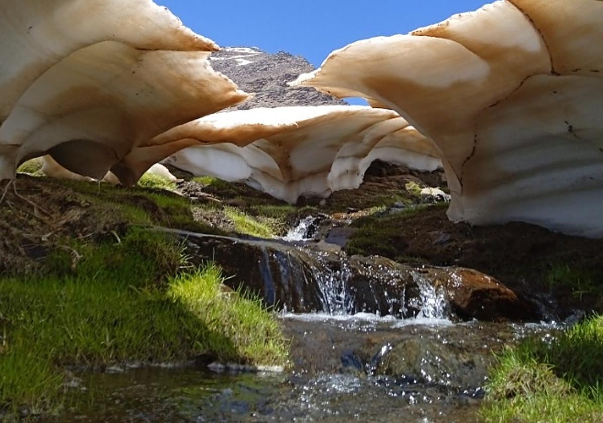 Espectacular imagen del deshielo en Sierra Nevada.