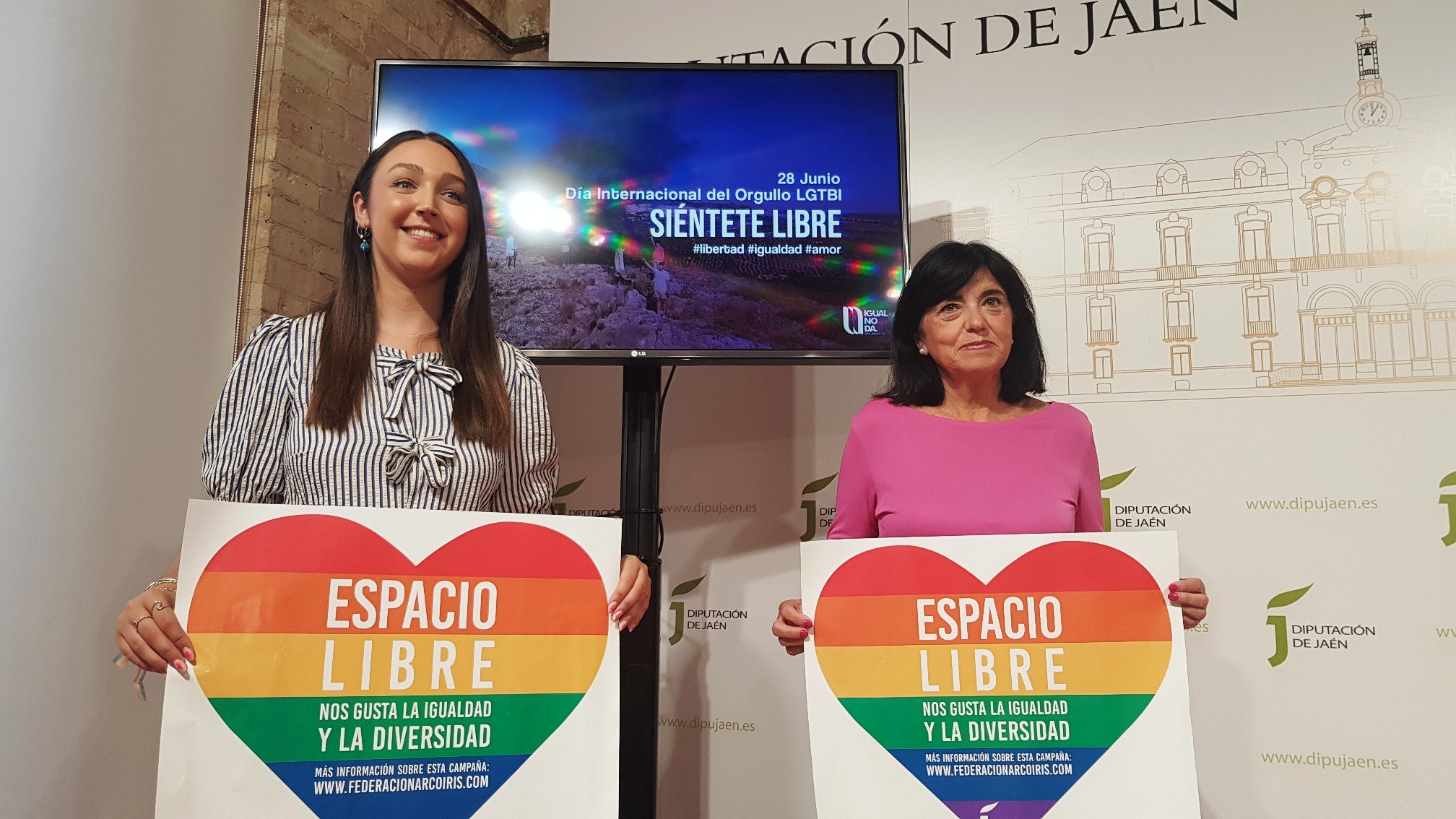 Las diputadas María Dolores Ruiz y Francisca Medina.