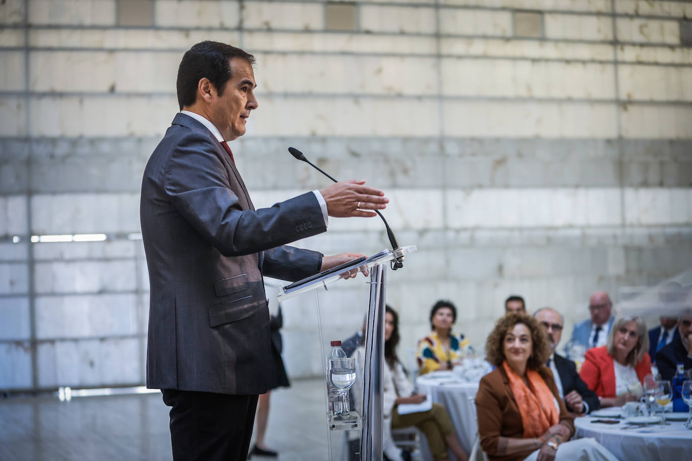 El desayuno con el consejero de Justicia, en imágenes