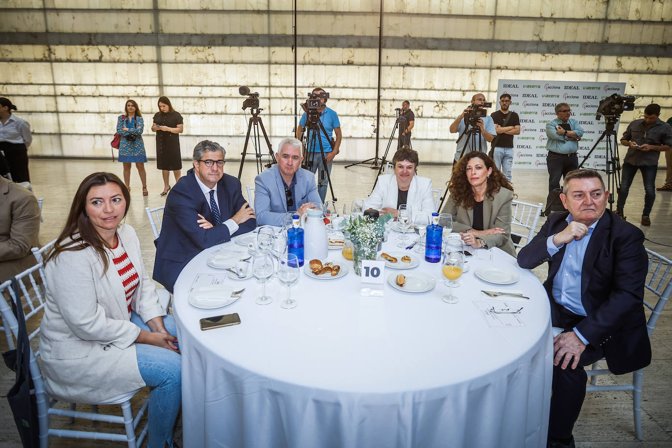 El desayuno con el consejero de Justicia, en imágenes