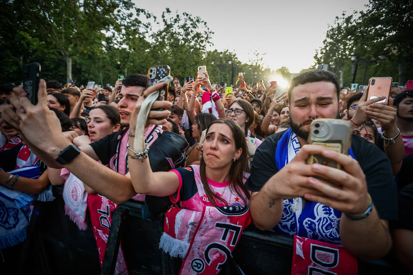 El concierto de Dellafuente en el Paseo del Salón, en imágenes