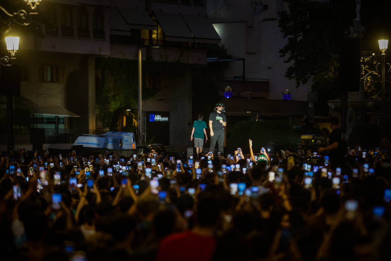 El concierto de Dellafuente en el Paseo del Salón, en imágenes