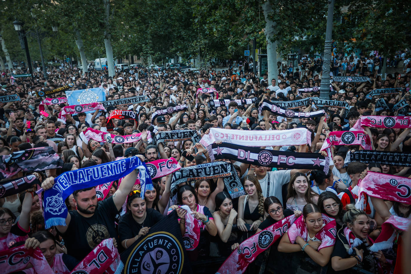 El concierto de Dellafuente en el Paseo del Salón, en imágenes