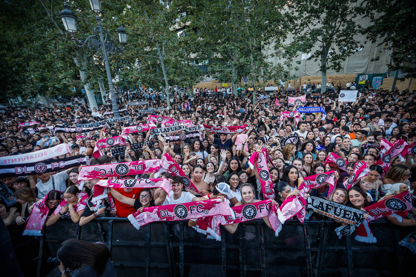 El concierto de Dellafuente en el Paseo del Salón, en imágenes