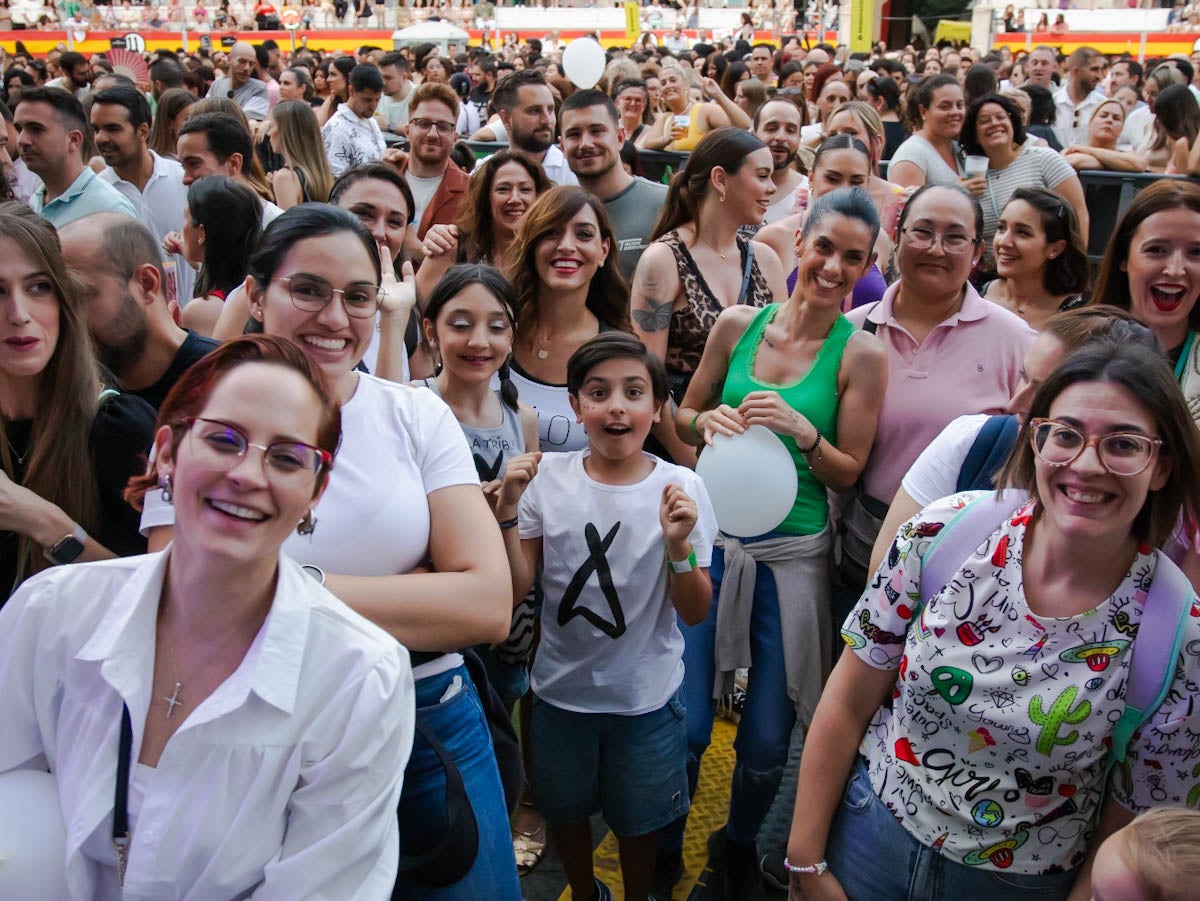 La &#039;Tribu&#039; de Camilo llena la Plaza de Toros