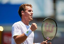 Roberto Carballés celebra un punto.