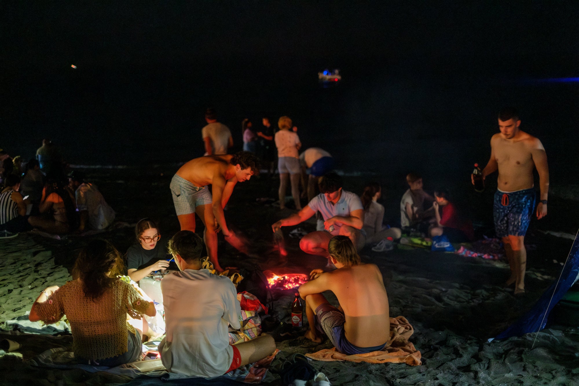 La noche de San Juan en Granada, en imágenes