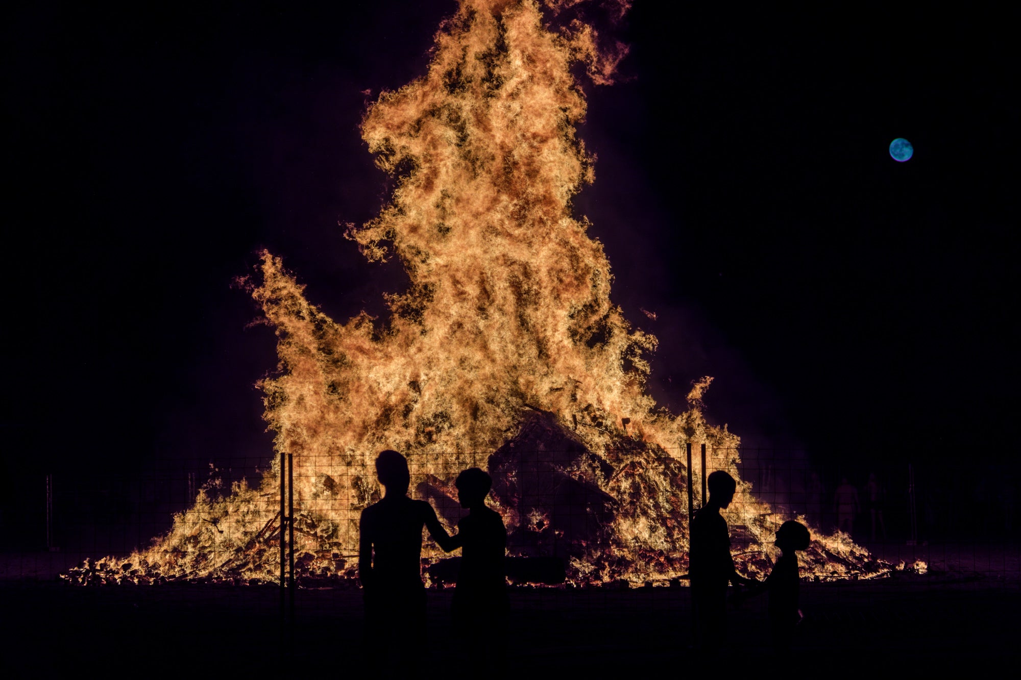 La noche de San Juan en Granada, en imágenes