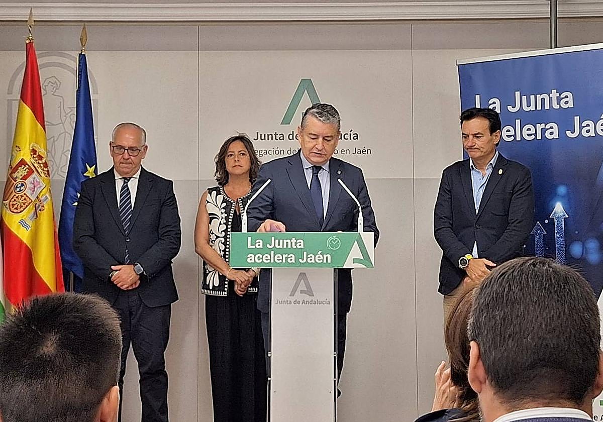 Antonio Sanz junto a Jesús Estrella, Catalina García y Agustín González.