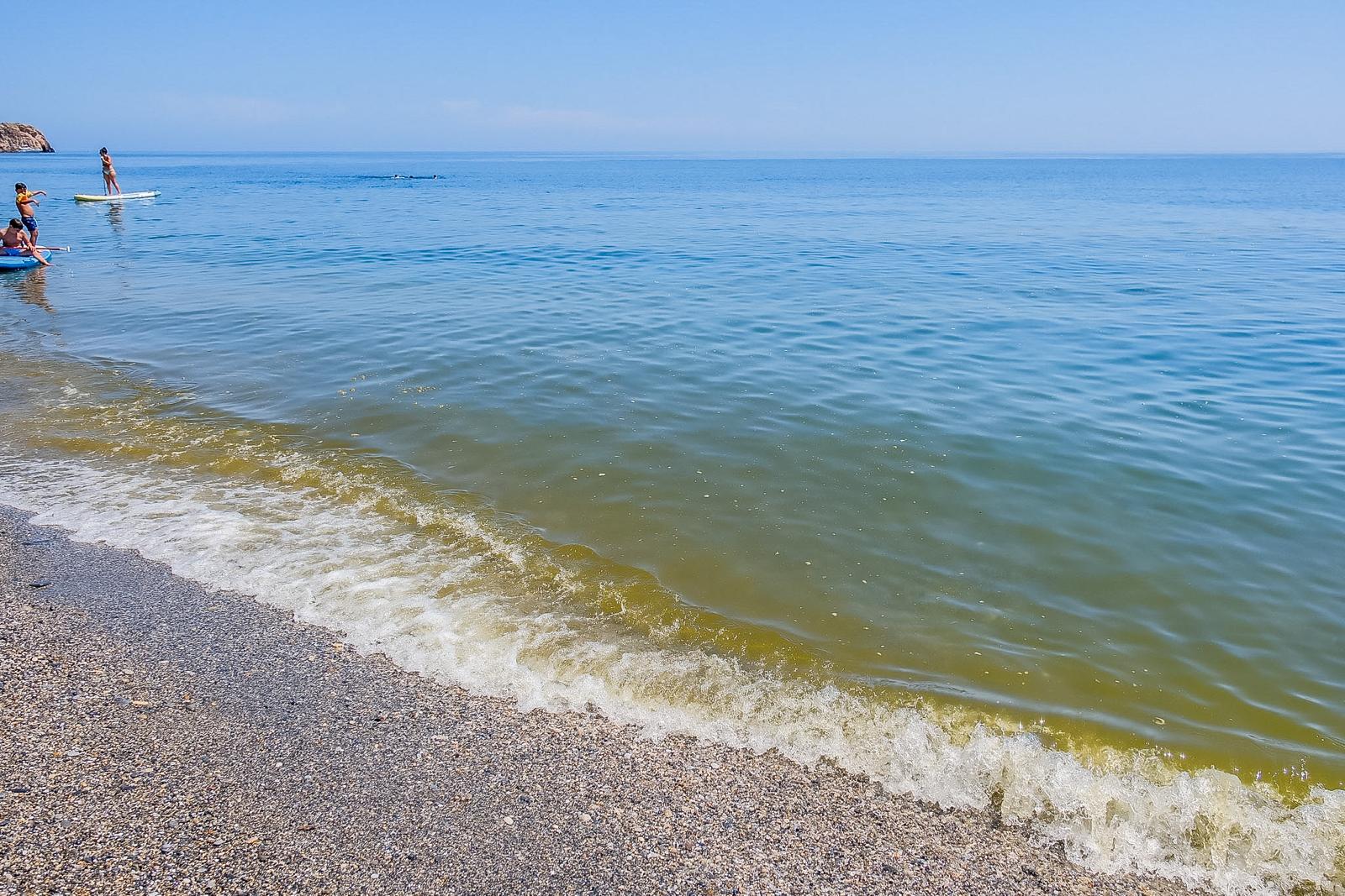 Las imágenes del regreso de la mancha a la playa de Salobreña