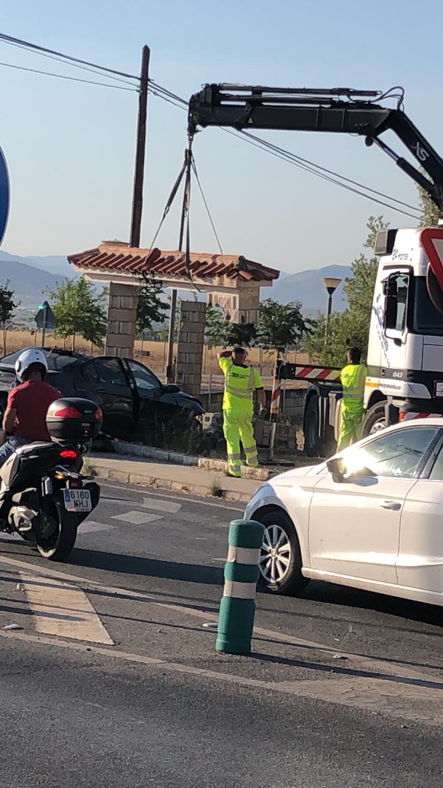 Retirada del coche siniestrado este martes a primera hora