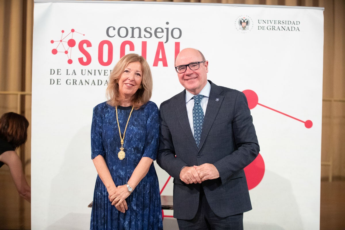 Las imágenes de la entrega de las medallas al Consejo Social de la UGR