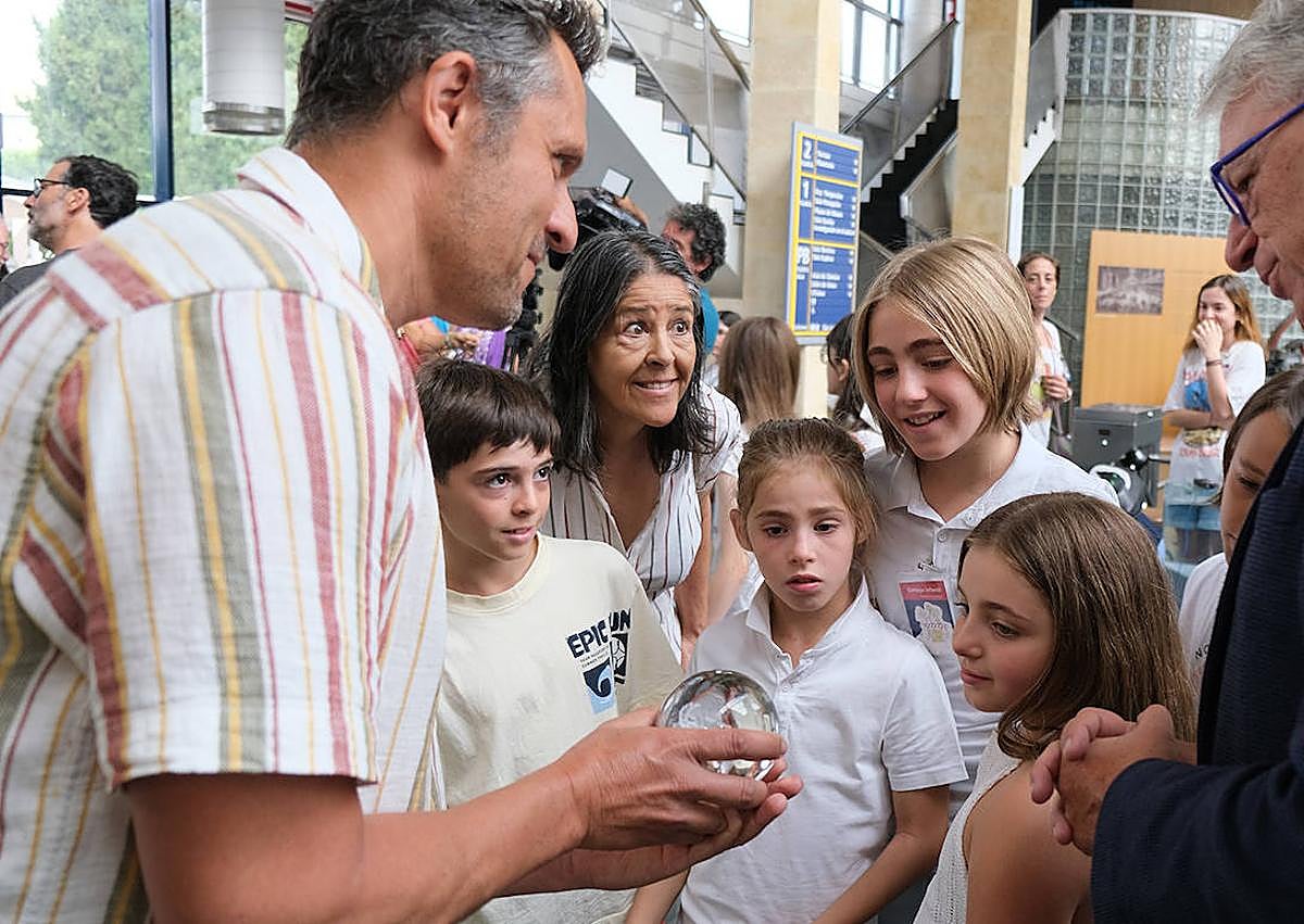 Imagen secundaria 1 - Luis Alcalá y Javier Bollaín, durante la presentación. 