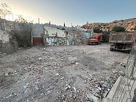 Solar de la calle Hércules, después de la limpieza de los escombros.