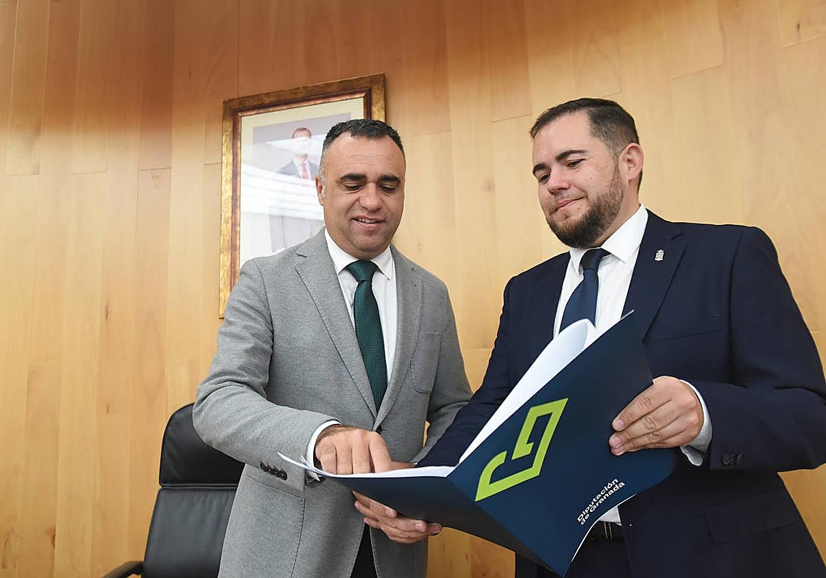 El presidente de Diputación, Francis Rodríguez, junto al diputado de Obras Públicas, José Ramón Jiménez.