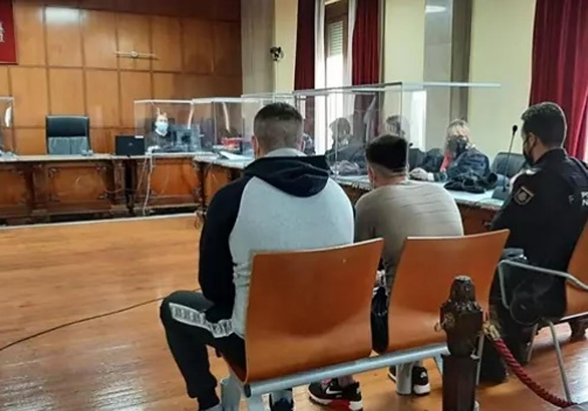 - Los dos acusados durante la lectura del veredicto en marzo de 2022