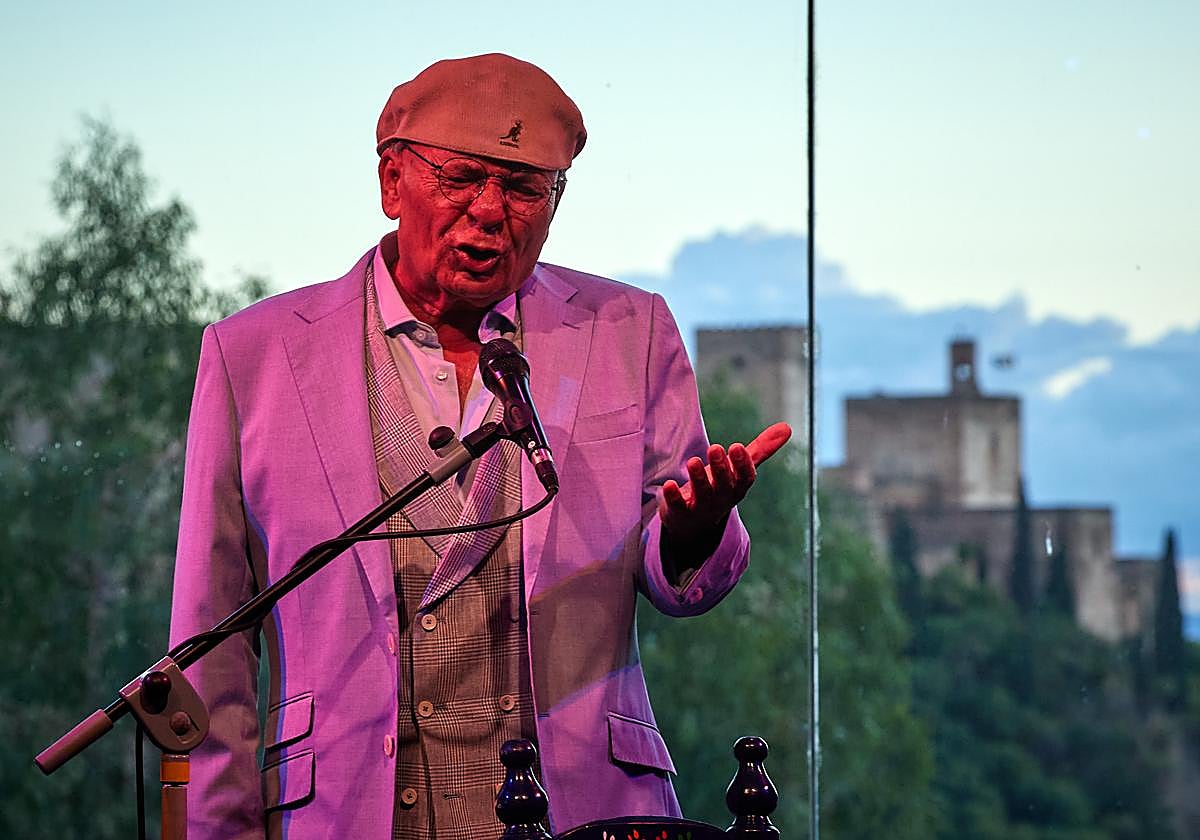 El Pele, con la Alhambra como telón de fondo.