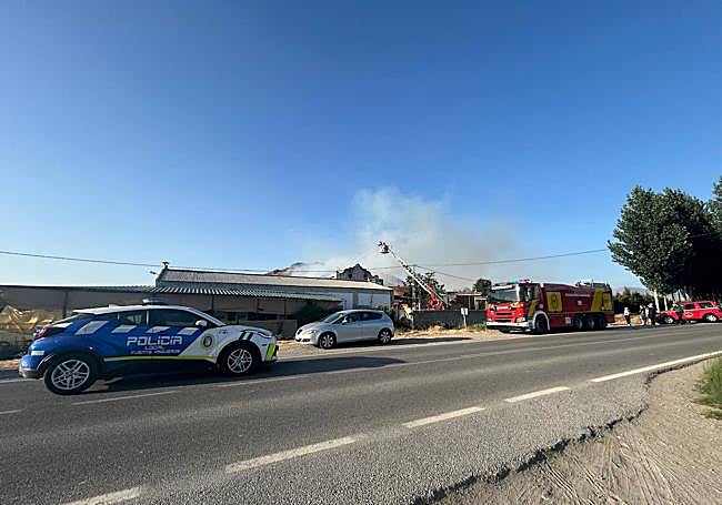 Efectivos trabajando sobre el terreno.